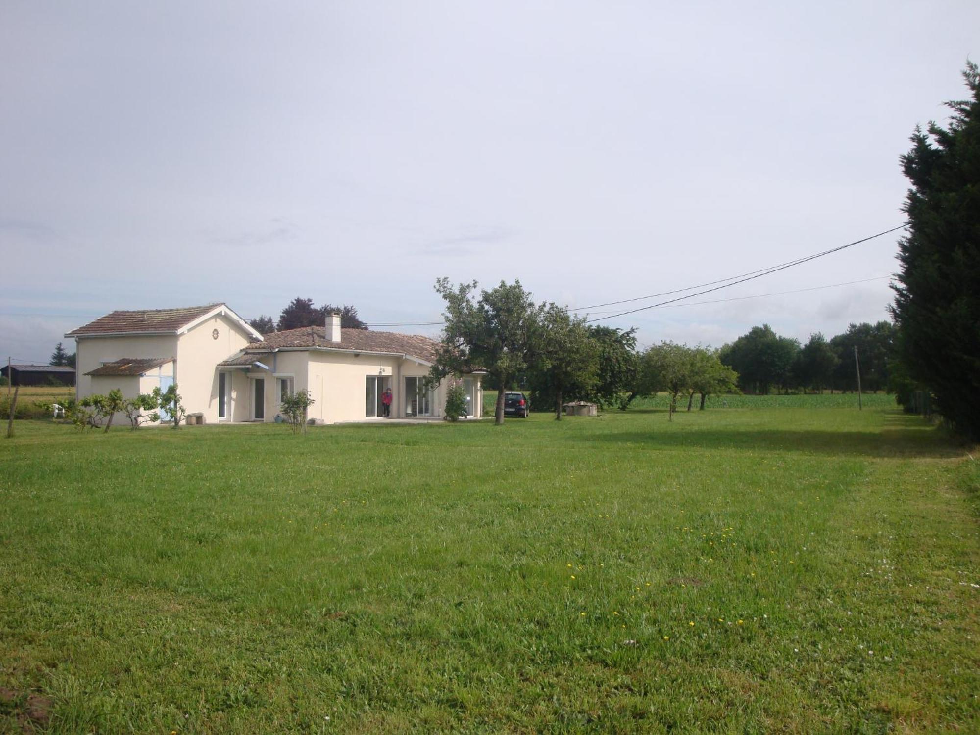 Studio + Combles Amenages Fontet Exterior foto